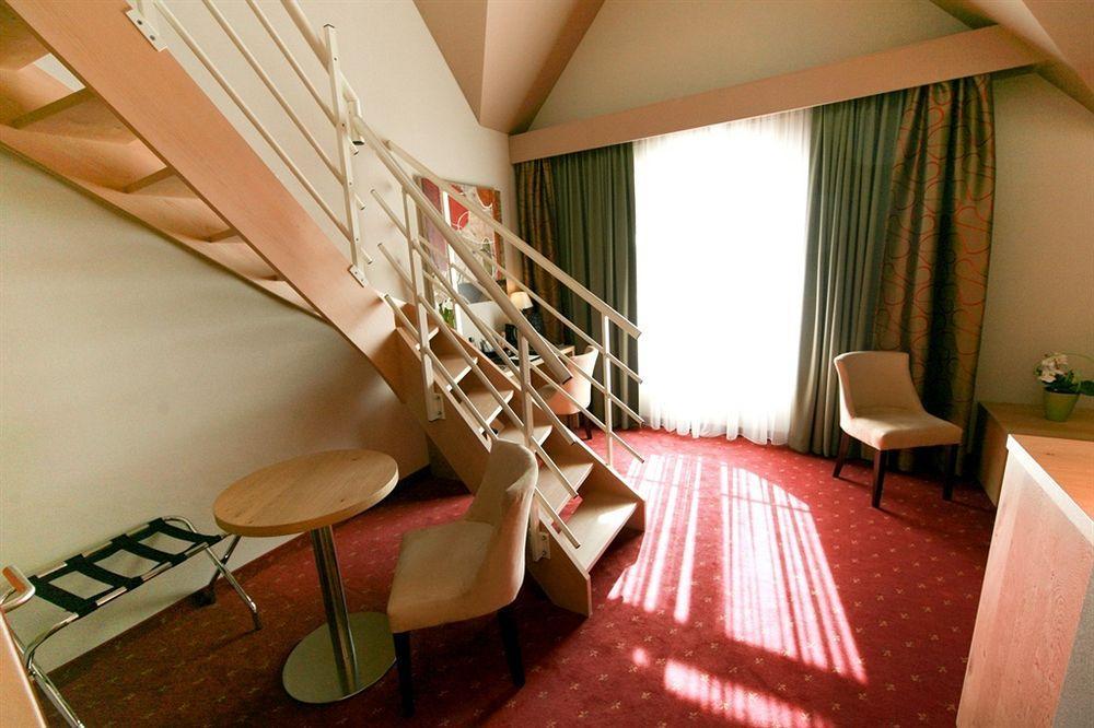 Hotel Verviers Van Der Valk Экстерьер фото